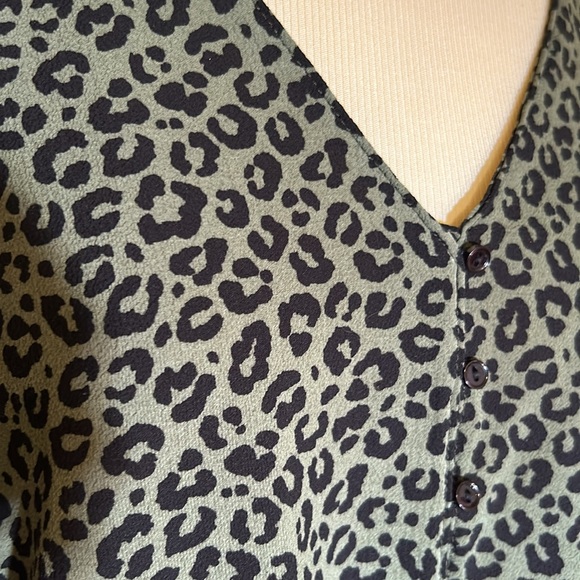 Curated by StitchFix Black Green Animal Print Blouse Size L Large 12 14 - Picture 3 of 3